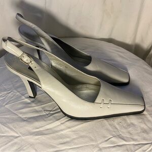 Vintage Details Heels